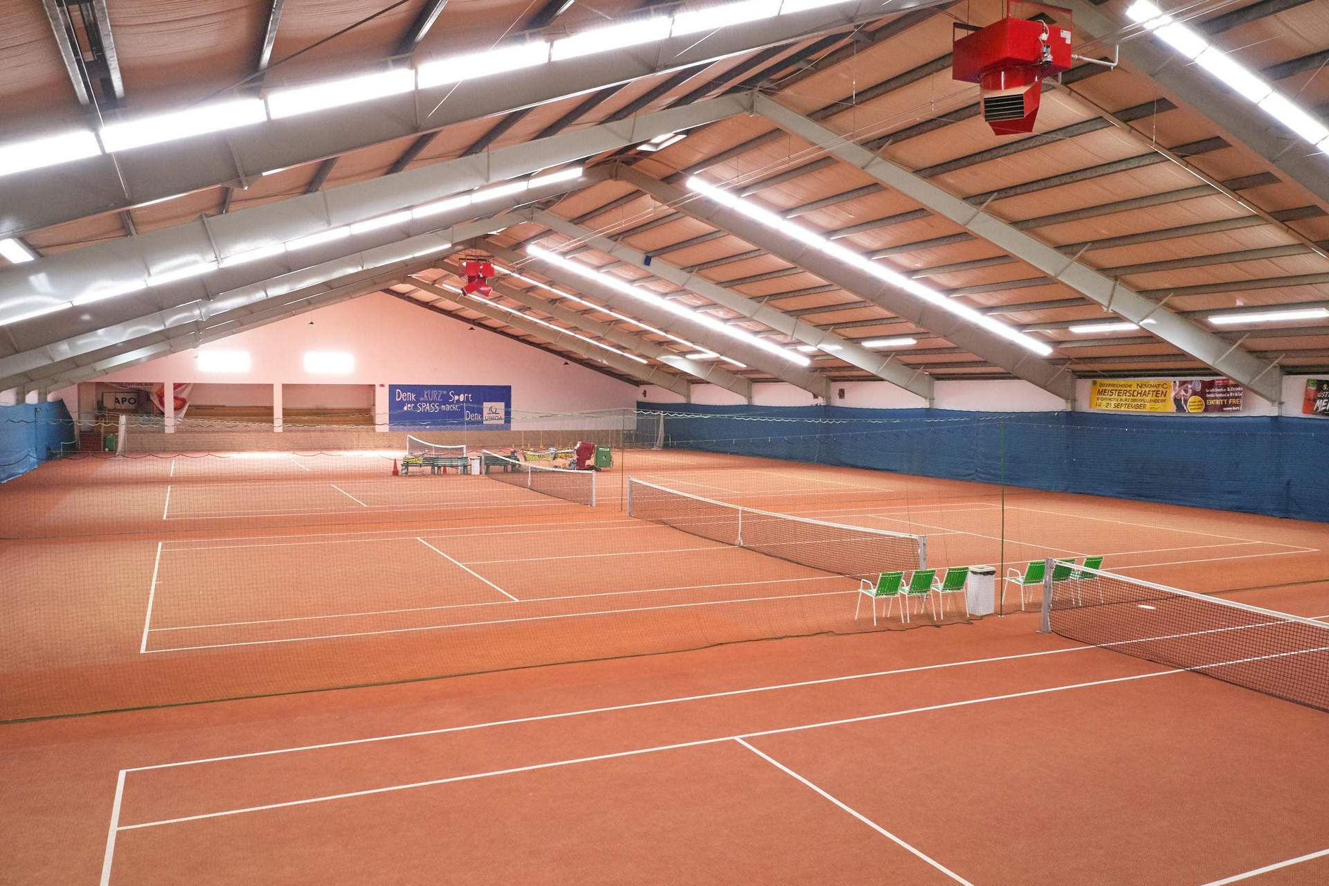 Hallen Tennisplätze
