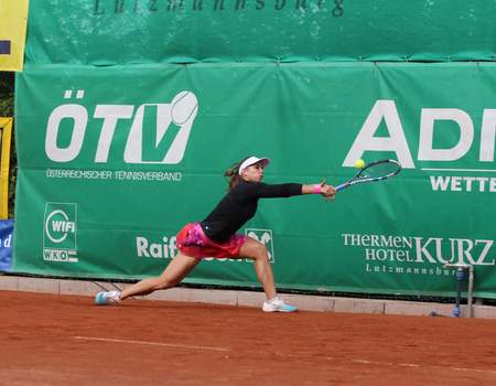 Tennisspielerin in Action