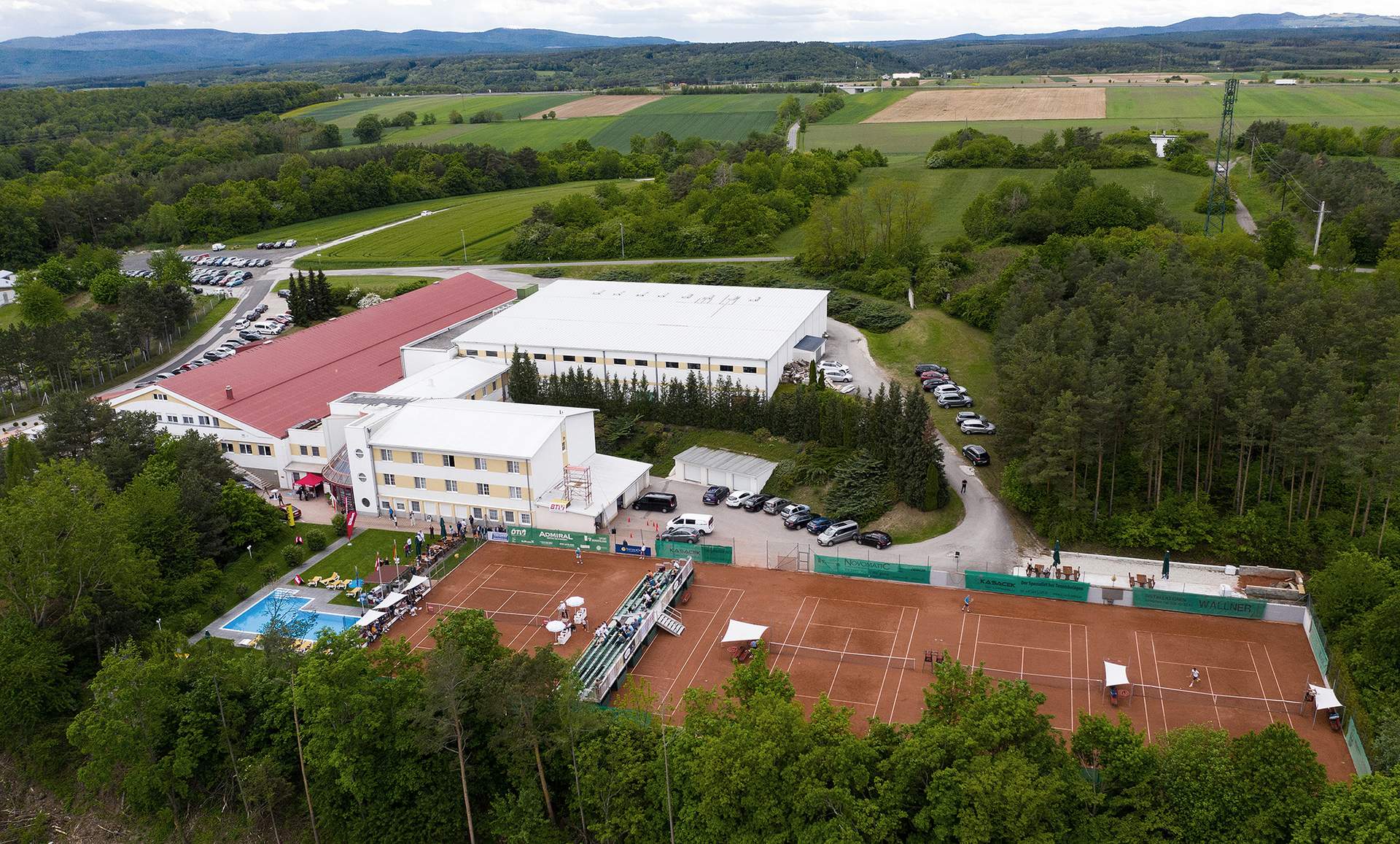 Sporthotel Kurz mit Outdoor Tennisplätzen